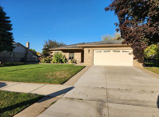 41225 Spicemill Dr, Sterling Heights, MI 48314