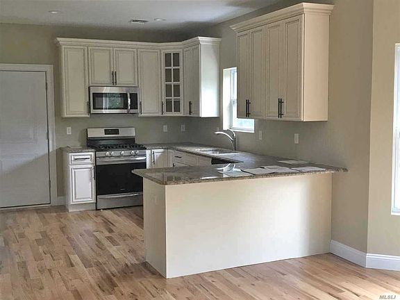 2nd image of 27 Woodbine Ave