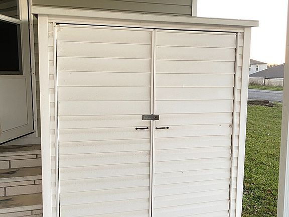 5th image of 38504 Goodland Dr
