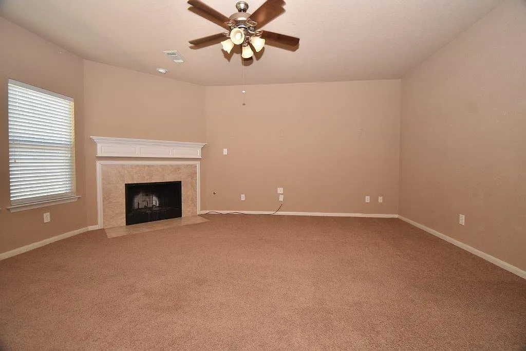 4 bed, 2.5 bath, 2378 sqft, $2,250 — Photo 4