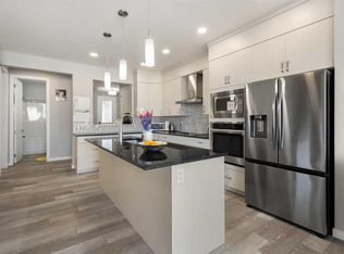 35 Lucas Pass NW, Calgary, AB T3P2E3