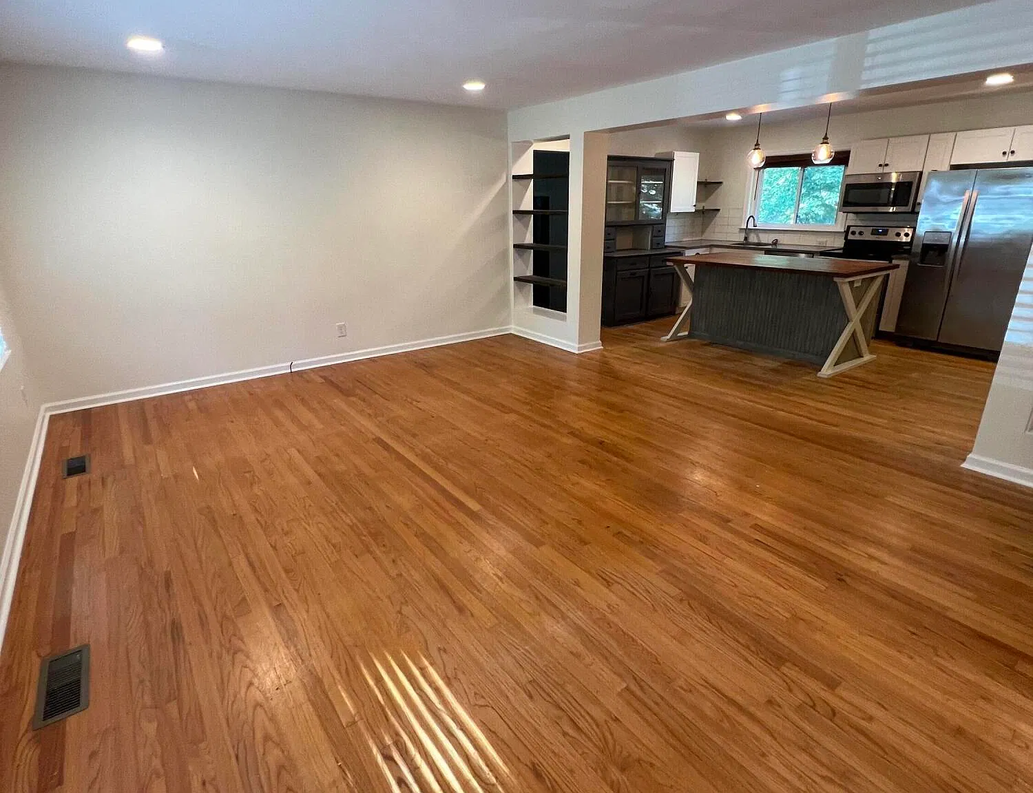 3 bed, 2.0 bath, 1540 sqft, $1,900 — Photo 4