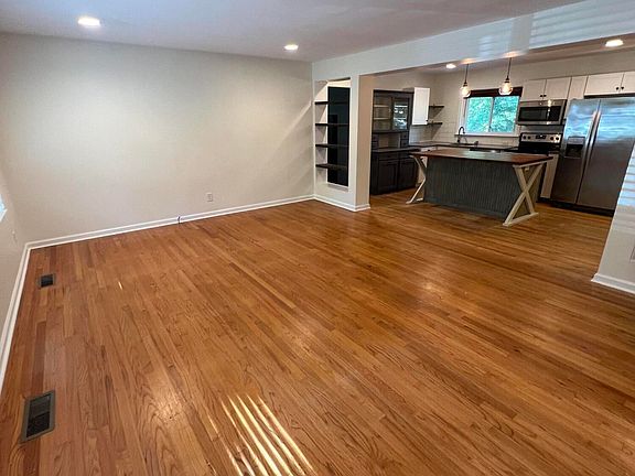 4th image of 505 W Maine Ave