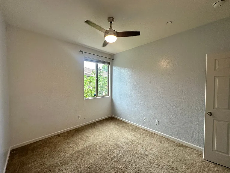 1725 N Silvervale St — Photo 18