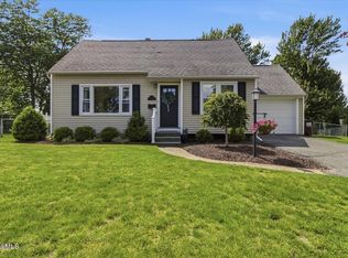 33 Glennon Road, Latham, NY 12110