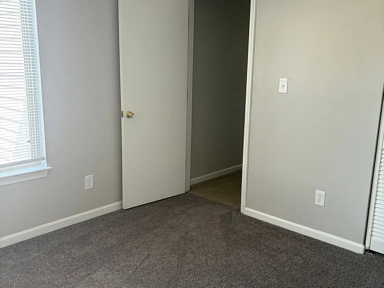 140 Haverford Ct — Photo 5