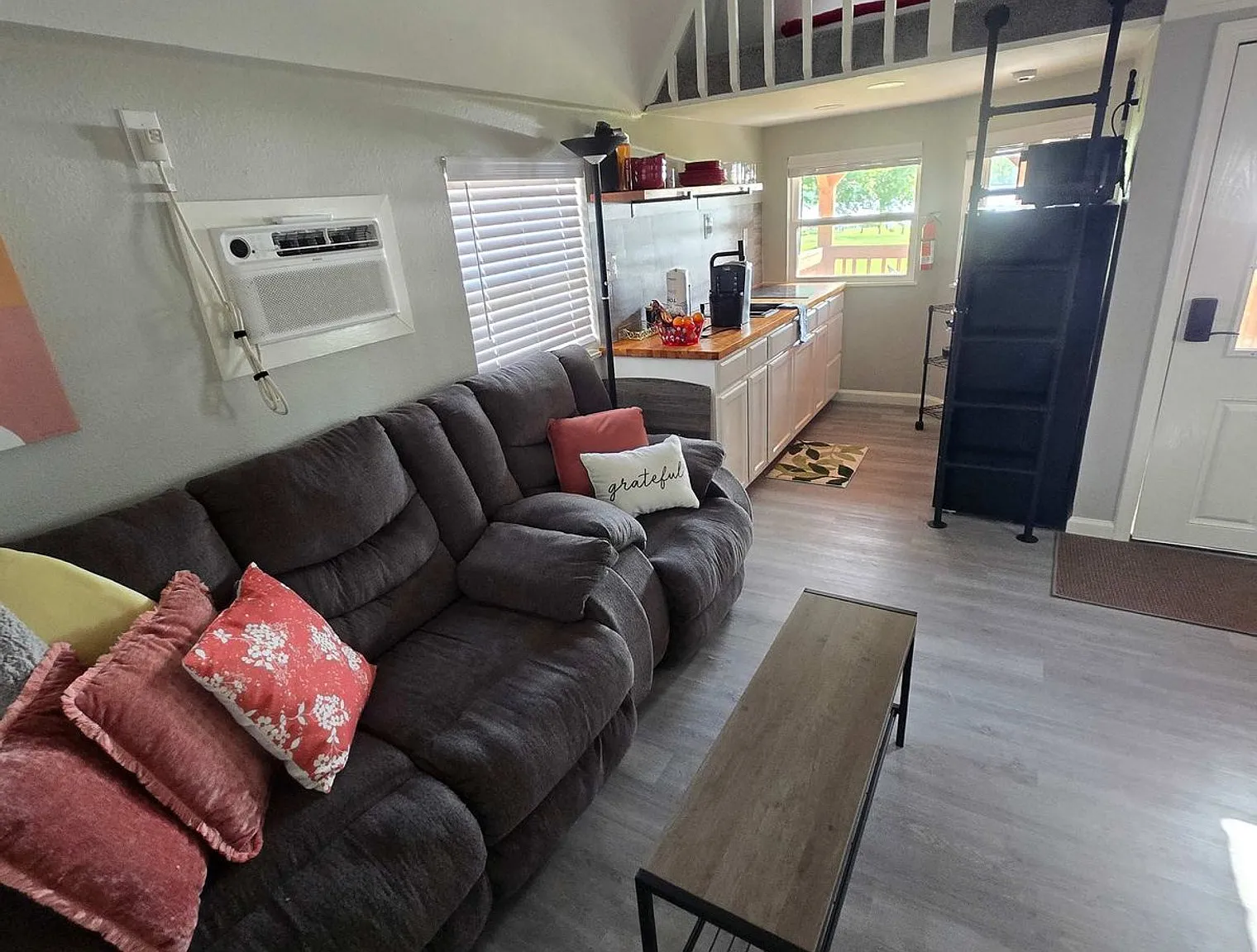 1 bed, 1.0 bath, $5,256 — Photo 3