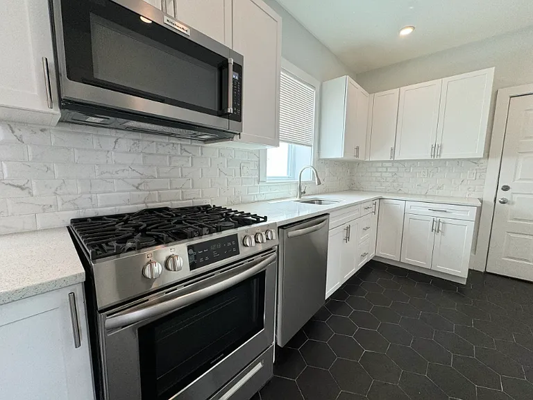 301 Hancock St #2 — Photo 1