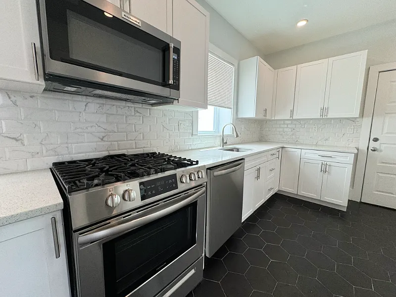 301 Hancock St #2