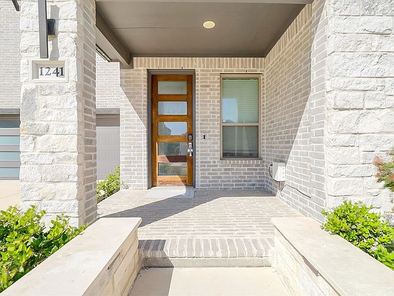 2nd image of 1241 Lupine Rd