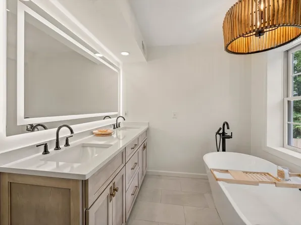 103 Wapping Rd, Kingston, MA 02364