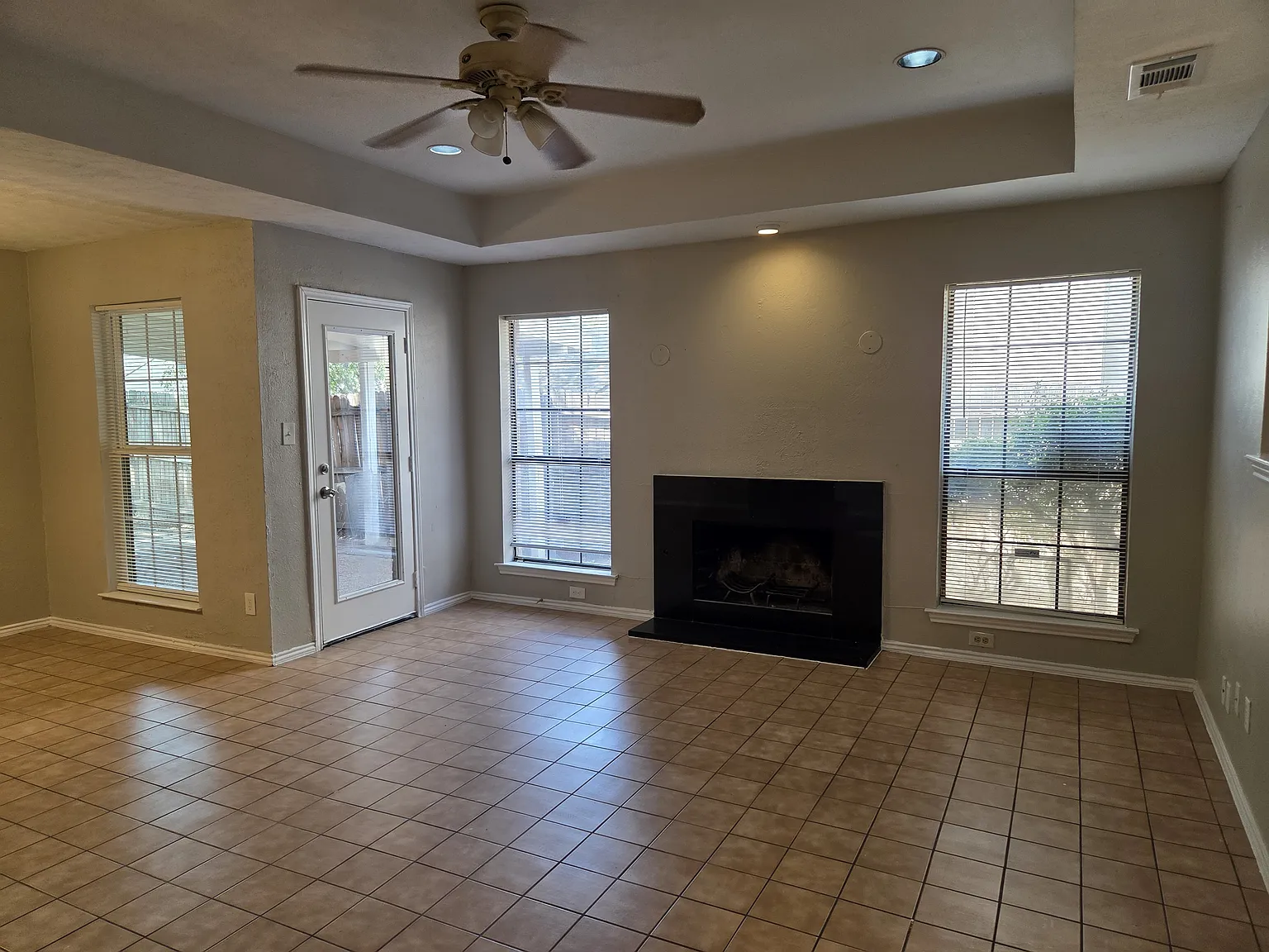 3 bed, 1281 sqft, $1,850 — Photo 2