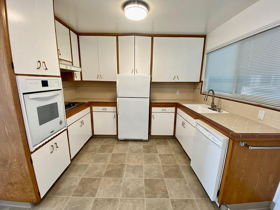 1st image of 1861 Chestnut St APT 4