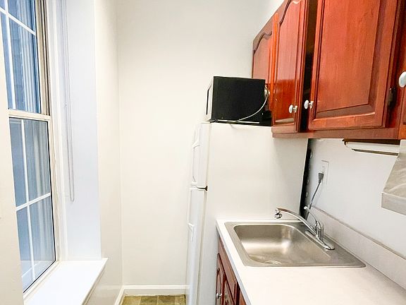4th image of 320 E 50th St APT 3D