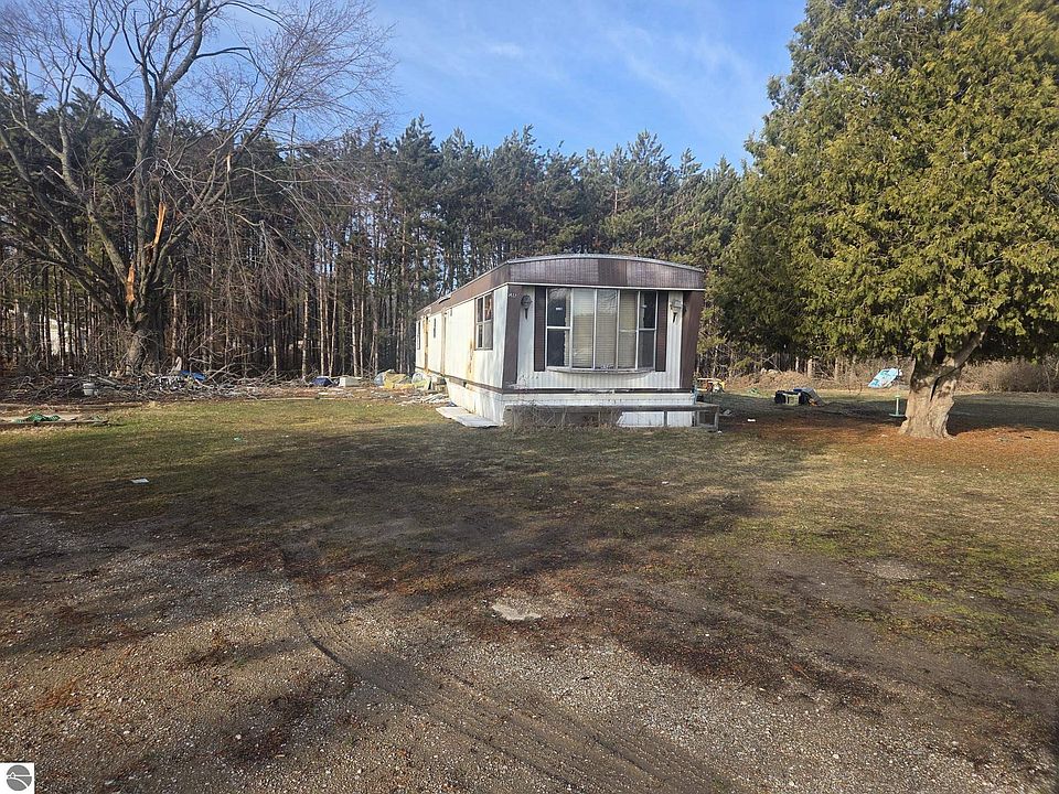 1st image of 634 Forteen Mile Rd