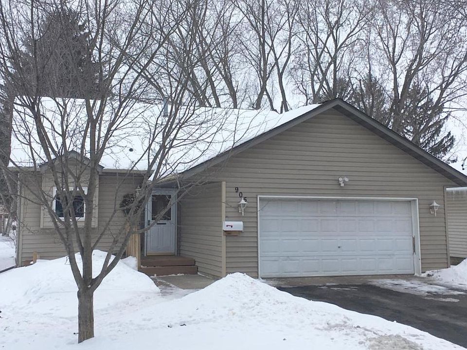 1st image of 905 4th Ave N