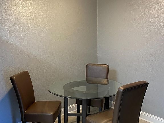 2nd image of 2524 Winchester St APT 15