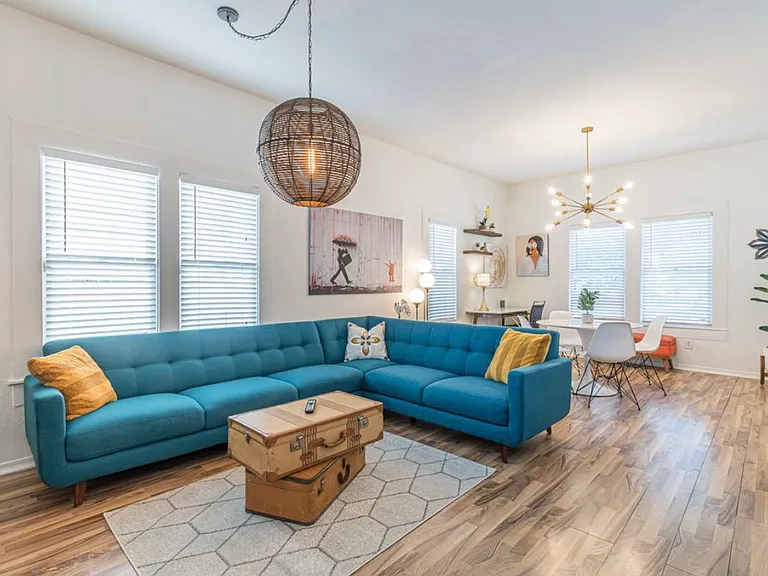 506 E Ashby Pl — Photo 4