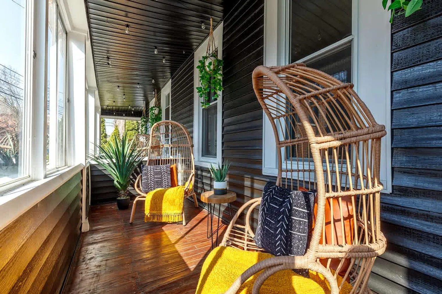 2 bed, 1.0 bath, 1496 sqft, $3,654 — Photo 4