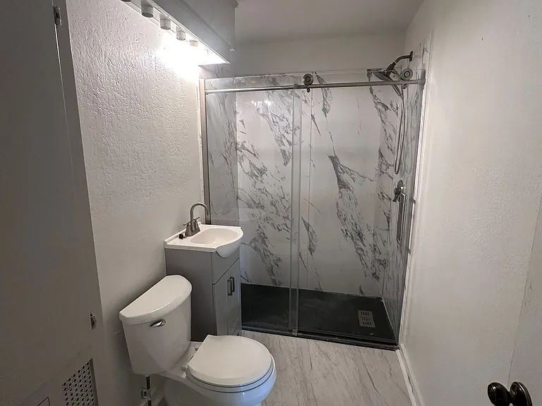 202 Red Oak Cir — Photo 25