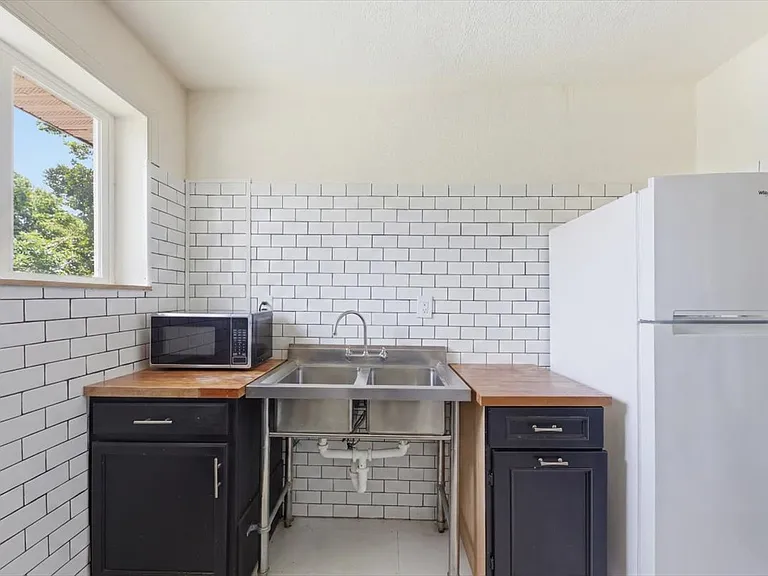 615 Probasco St #3 — Photo 8