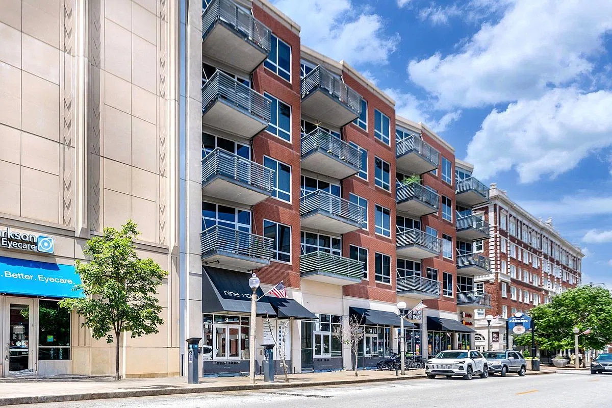 1 bed, 1.5 bath, 1036 sqft, $2,000 — Photo 2