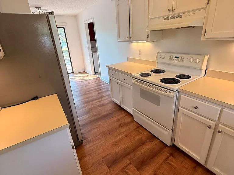 925 Hunting Ridge Rd — Photo 14