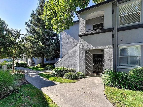 2nd image of 5201 Laguna Oaks Dr Unit 106