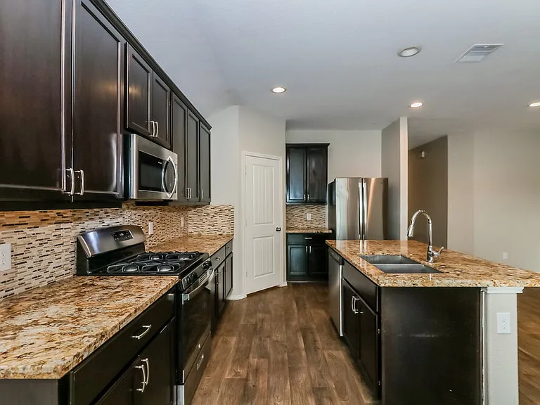 8102 Rose Petals Ln — Photo 7
