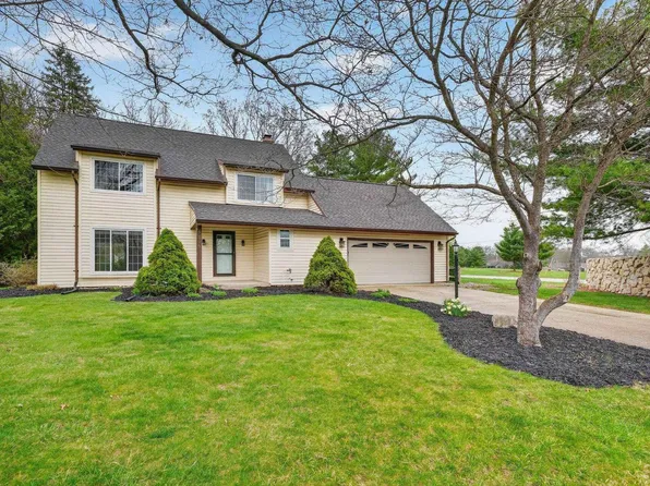 50976 Pine Ridge Dr, Granger, IN 46530