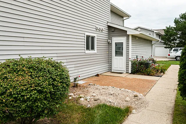 2 bed, 1.5 bath, 1320 sqft, $2,350 — Photo 4