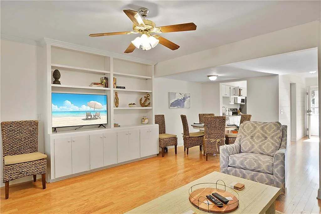 2 bed, 1.5 bath, 1072 sqft, $2,500 — Photo 4