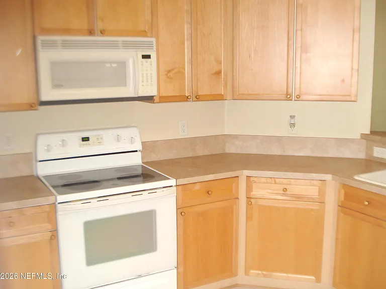 684 Sid Dr — Photo 3