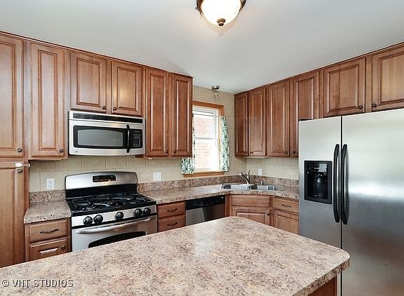 3rd image of 3457 N Oriole Ave