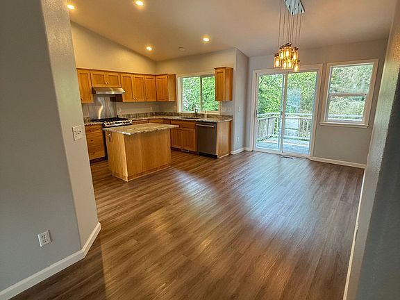 2nd image of 6106 NE Oar Dr