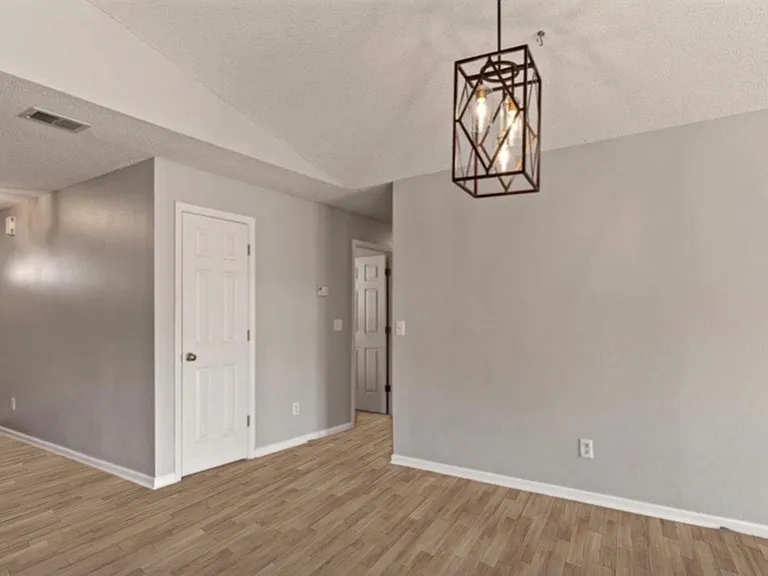 8 Sweetland Ct — Photo 11
