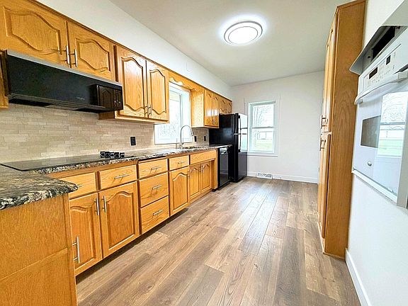 5th image of 3108 4th St
