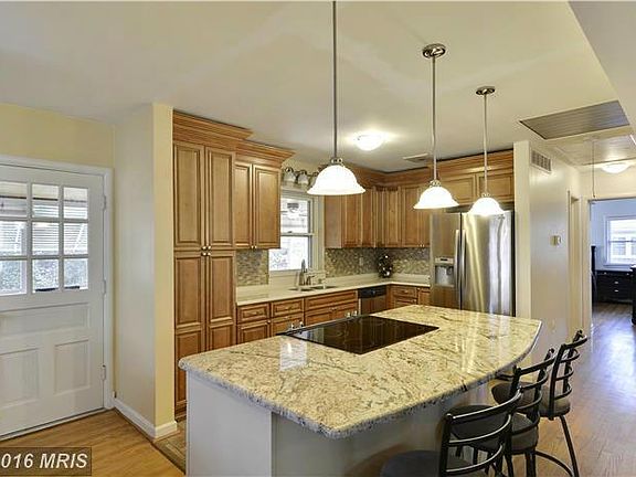 3rd image of 3151 Patrick Henry Dr