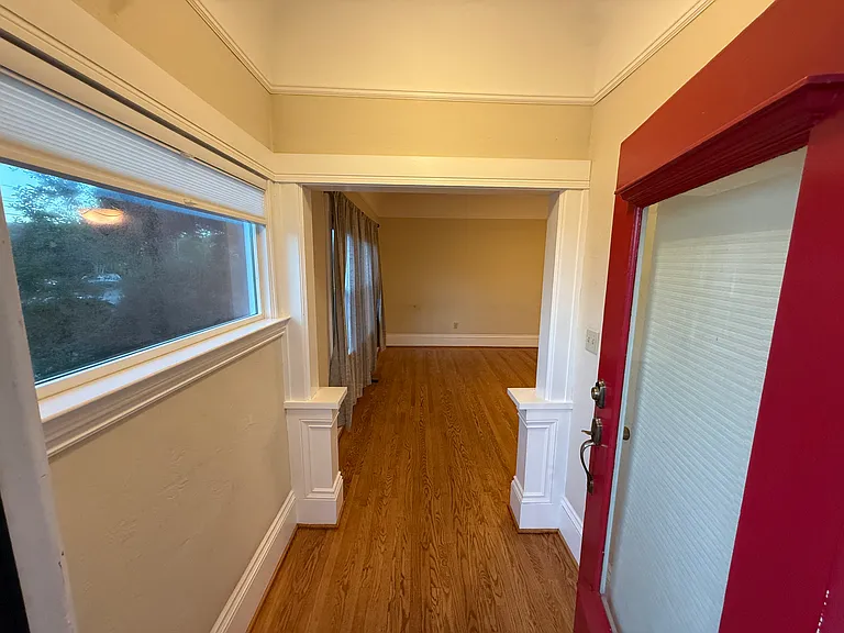 631 Lincoln Ave — Photo 2