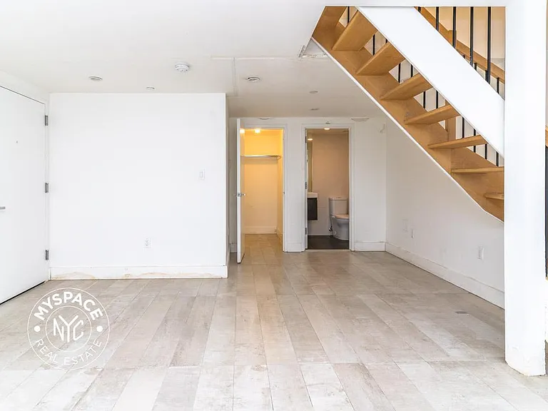 87 Montrose Ave #1R — Photo 9