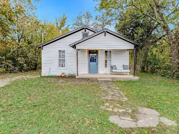 232 Elm St, Wills Point, TX 75169
