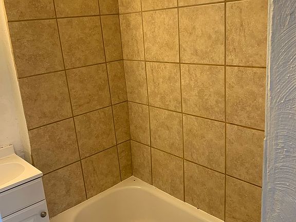 2nd image of 4 Wellsford St Floor 2