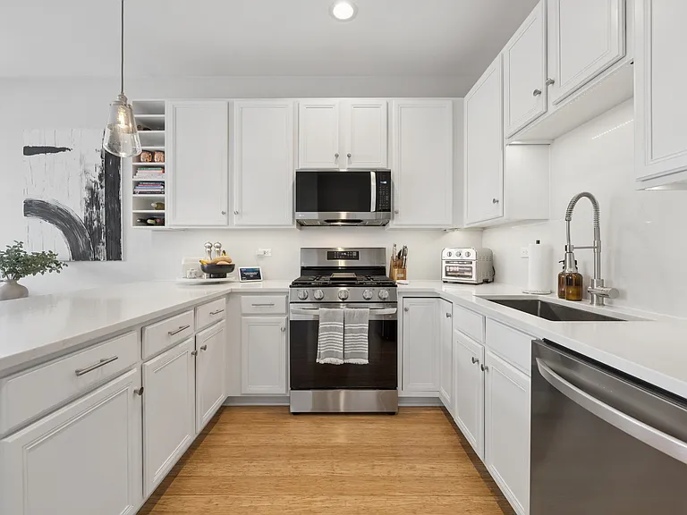 2310 W Saint Paul Ave #501 — Photo 10