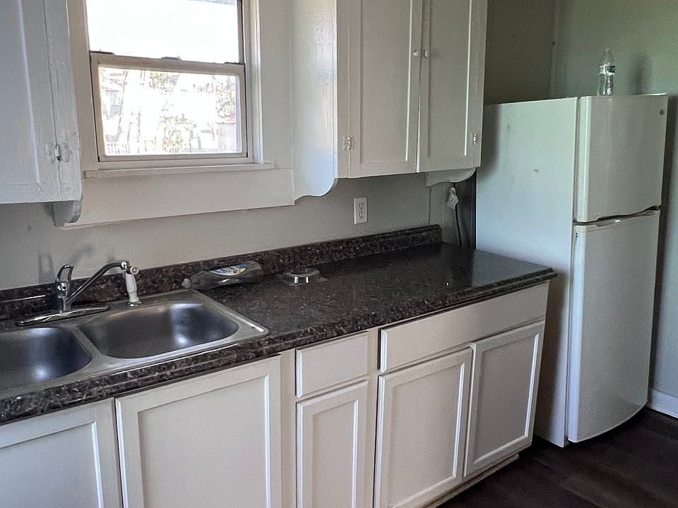 2nd image of 602 N Rusk St
