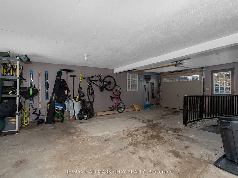 330 Shanty Bay Rd — Photo 18