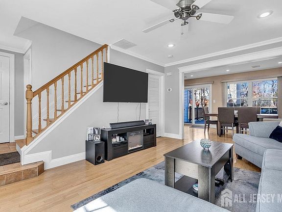 5th image of 28 Byrnes Ln E