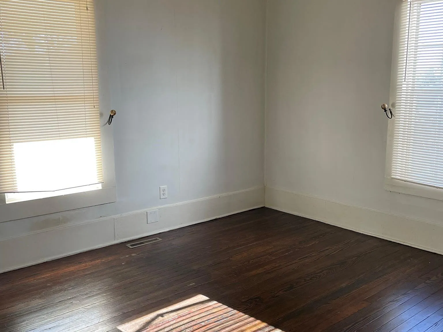 226 Asbury Ave — Photo 3