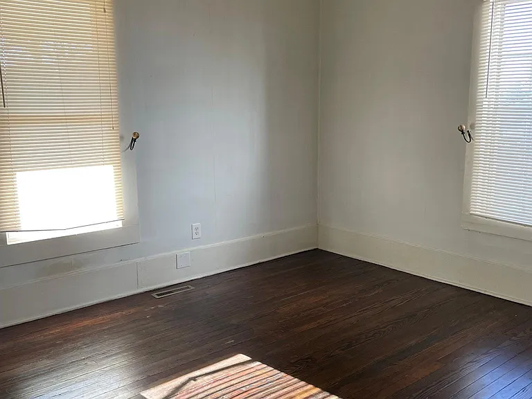 226 Asbury Ave — Photo 3