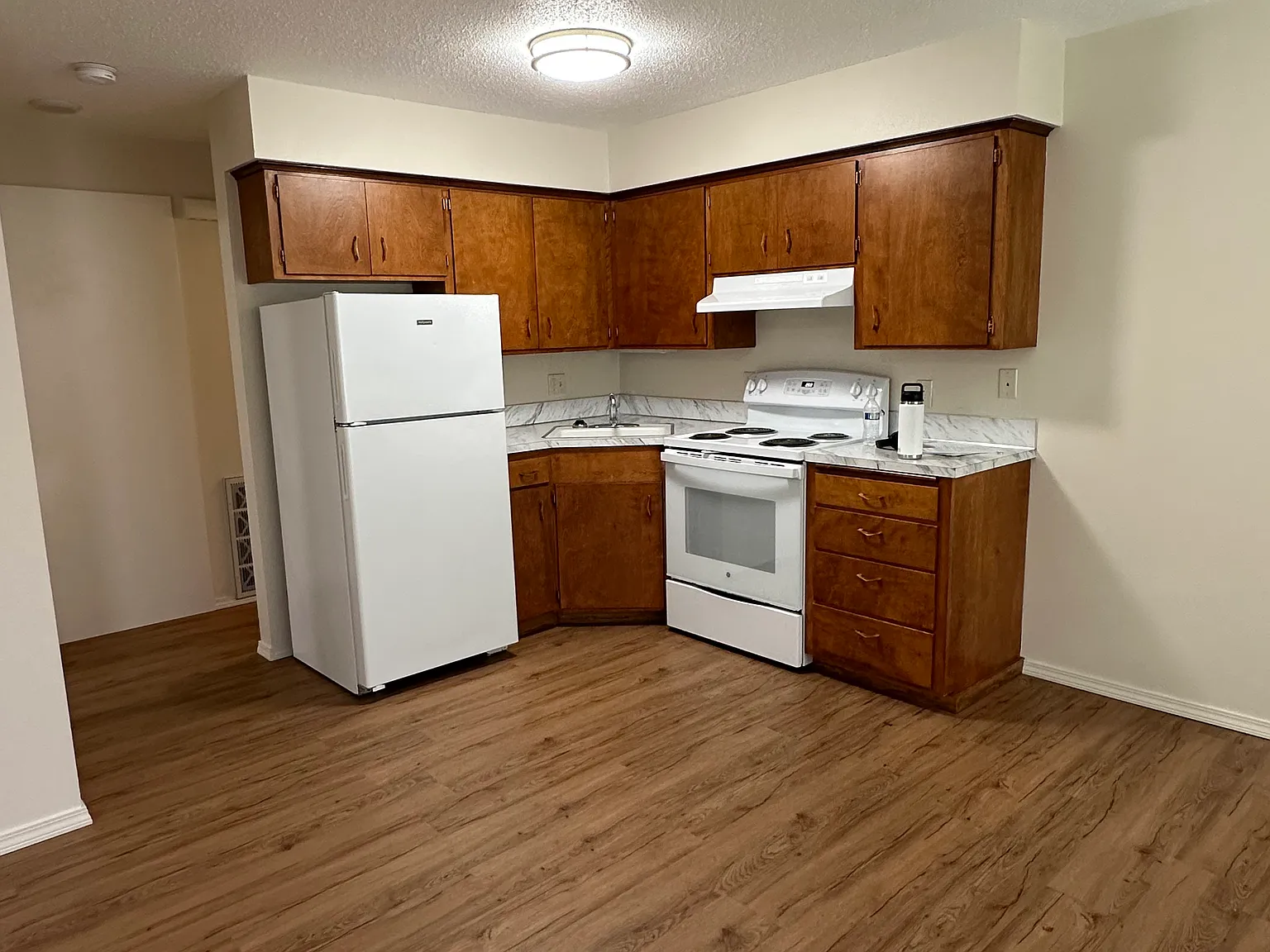1 bed, 700 sqft, $1,050 — Photo 4