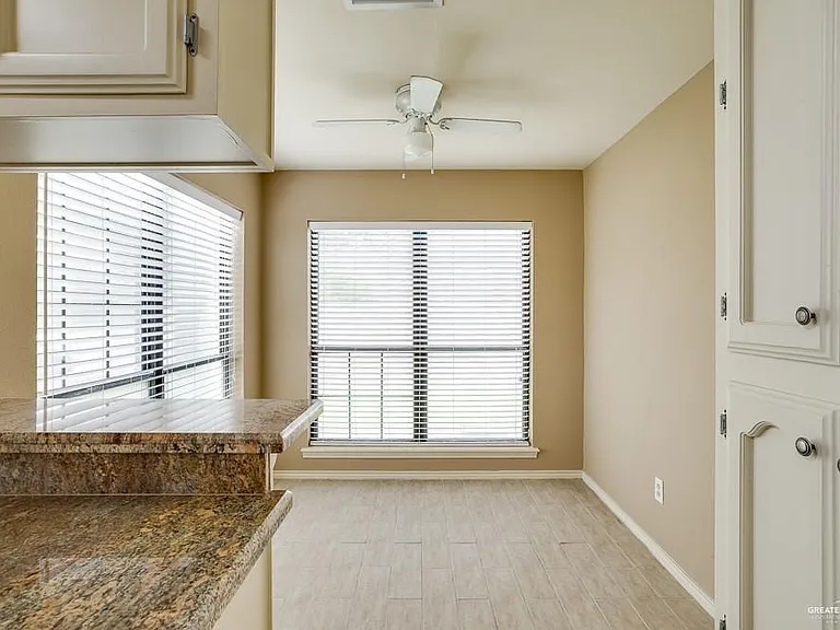 709 Brazos Cir #UT8 — Photo 8